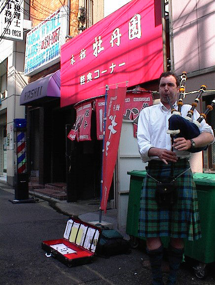 Busking in Japan DSC00342.